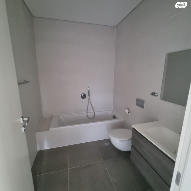 דירת גן, הרצליה