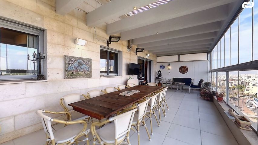 גג/ פנטהאוז, צור יצחק