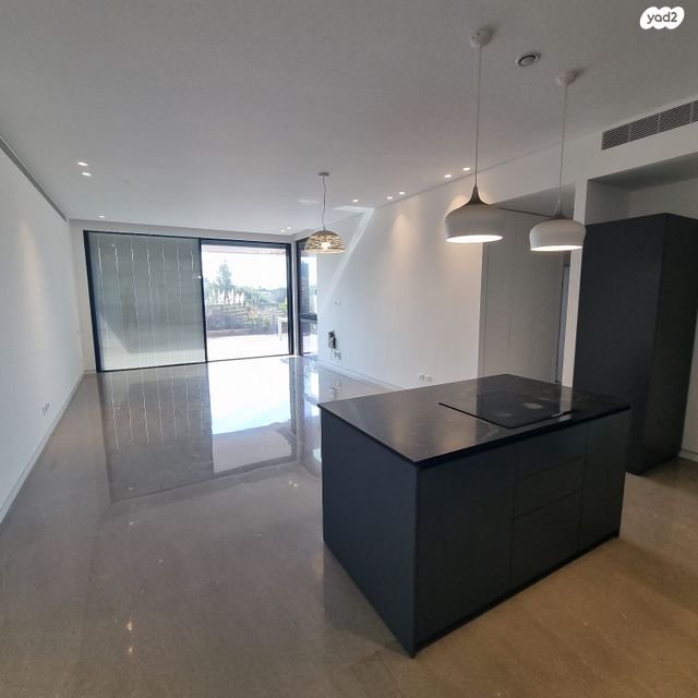 דירת גן, הרצליה