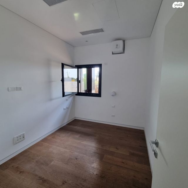 דירת גן, הרצליה