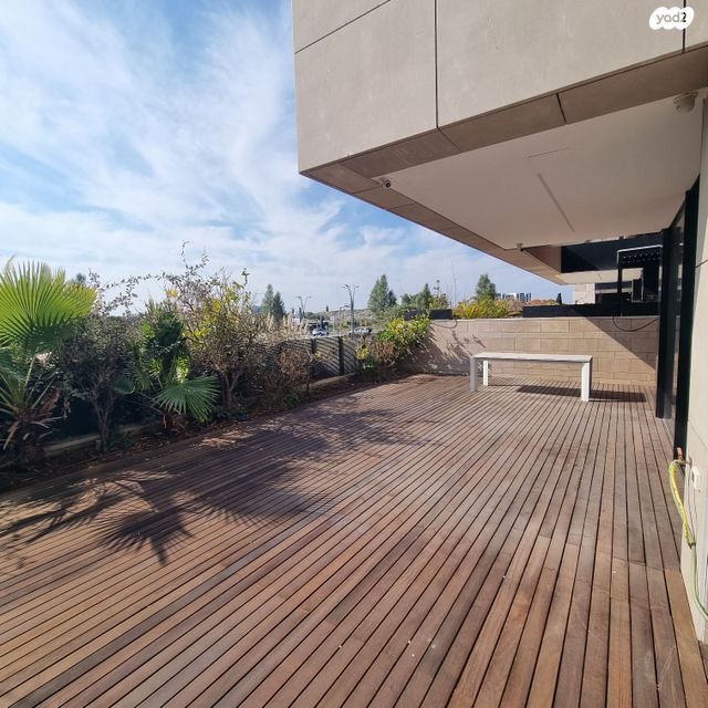 דירת גן, הרצליה