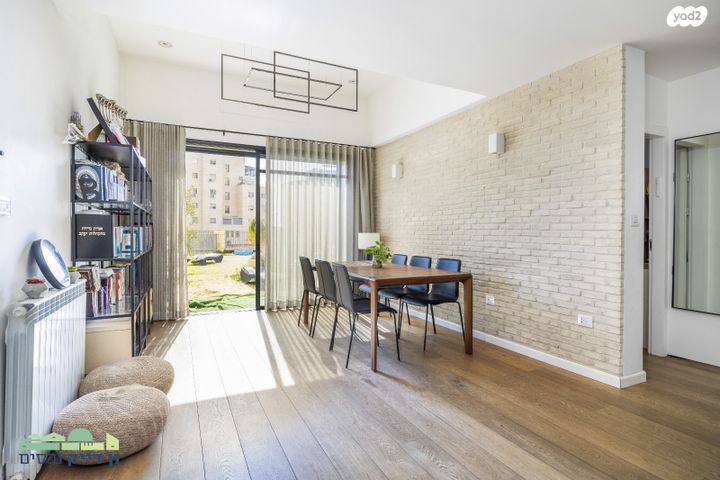 דירת גן, שמעון בן חמו, חומת שמואל, הר חומה, ירושלים