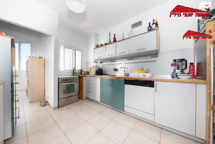 דירה, הפרדס הראשון, כצנלסון, ראשון לציון