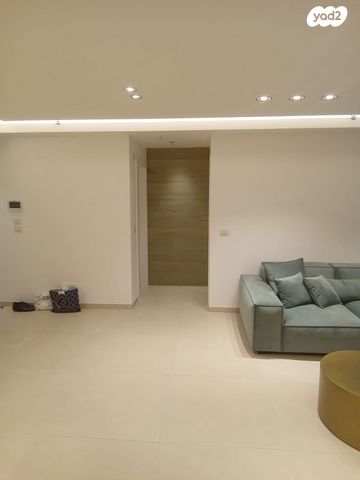 דירה, פתח תקווה 45, רמת אפרים, נתניה