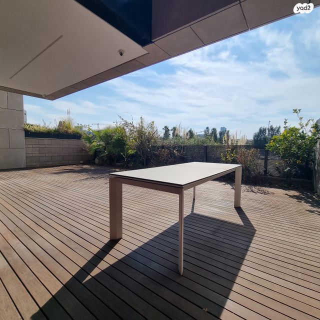 דירת גן, הרצליה