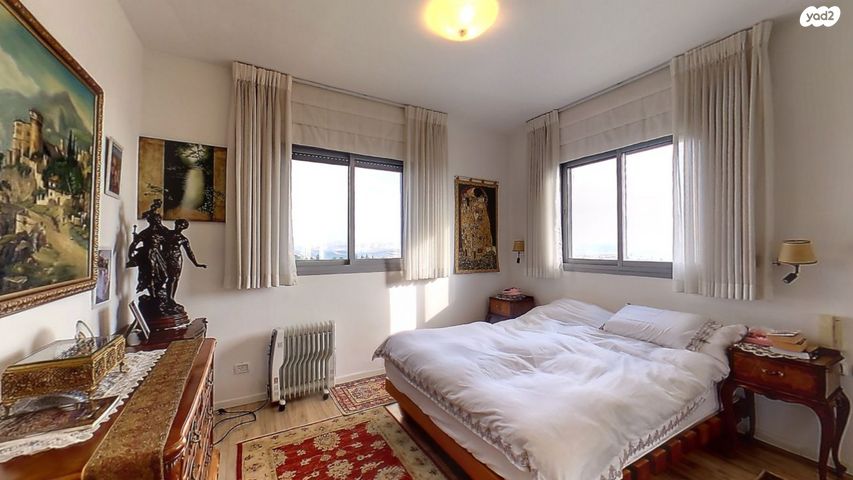 גג/ פנטהאוז, צור יצחק