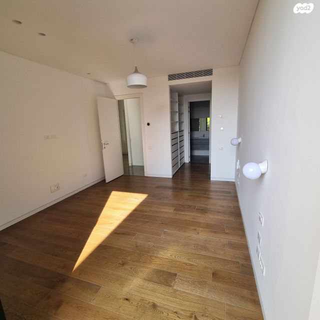 דירת גן, הרצליה