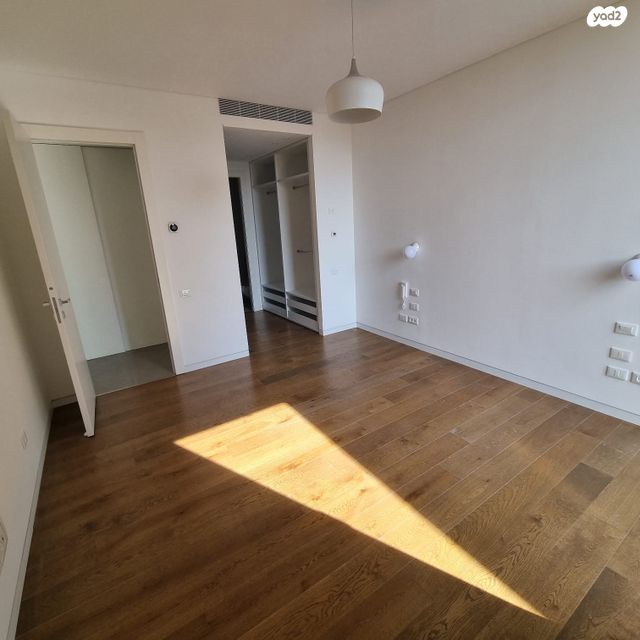 דירת גן, הרצליה