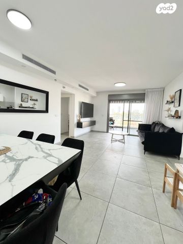 דירה, אהובה עוזרי 3, המחנה הצבאי, קרית מלאכי