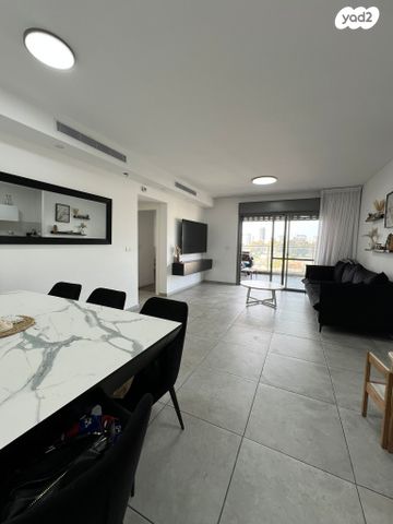 דירה, אהובה עוזרי 3, המחנה הצבאי, קרית מלאכי