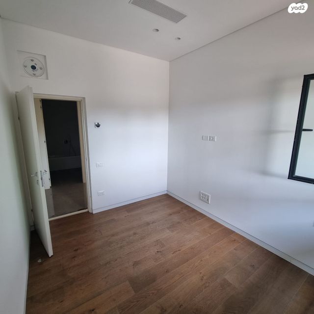 דירת גן, הרצליה