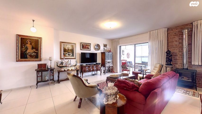 גג/ פנטהאוז, צור יצחק