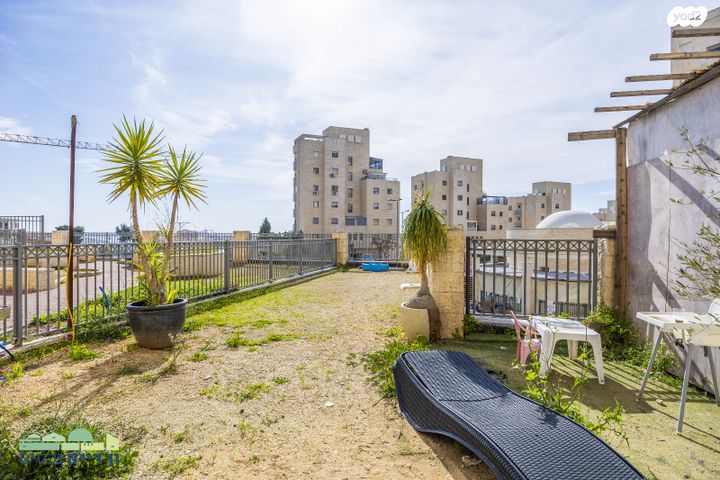 דירת גן, שמעון בן חמו, חומת שמואל, הר חומה, ירושלים