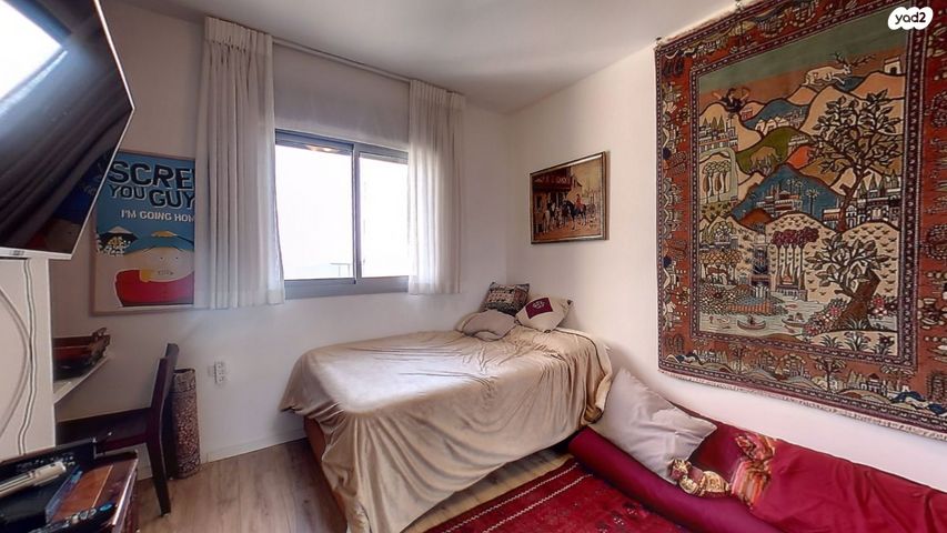 גג/ פנטהאוז, צור יצחק