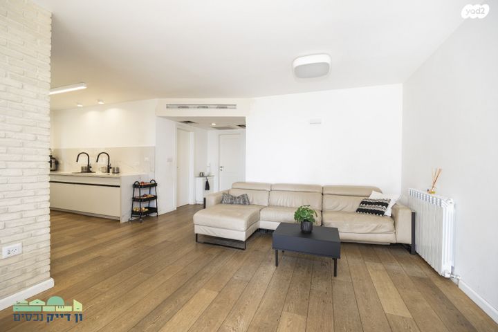 דירת גן, שמעון בן חמו, חומת שמואל, הר חומה, ירושלים