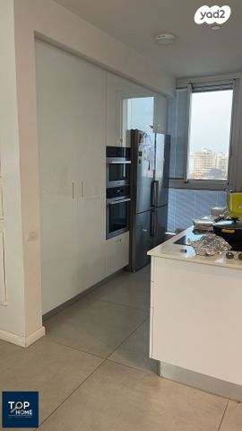 דירה, אהוד מנור, נתניה