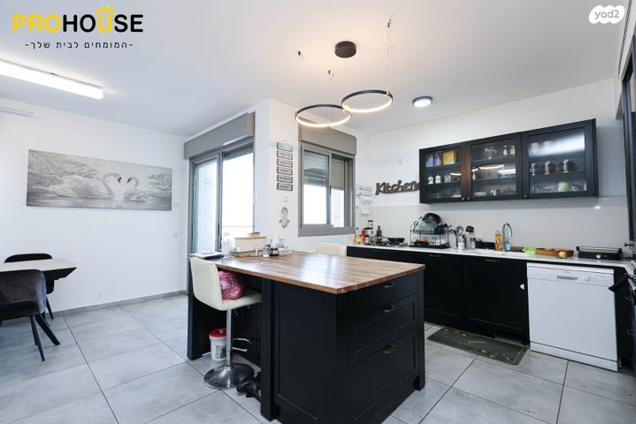 דירה, הרב יעקב טראב, עזרא, הארגזים, תל אביב יפו