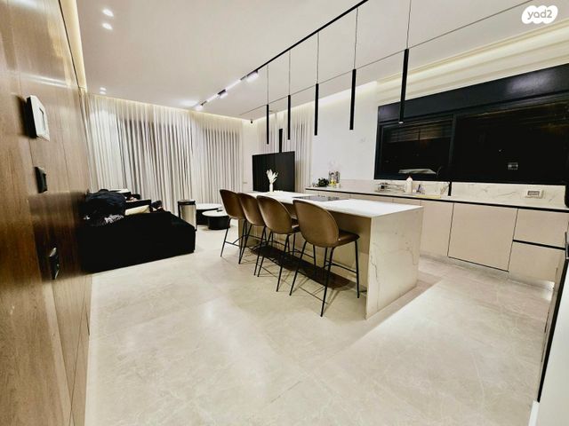 גג/ פנטהאוז, שדרות מנחם בגין 48, גבעת אולגה, חדרה