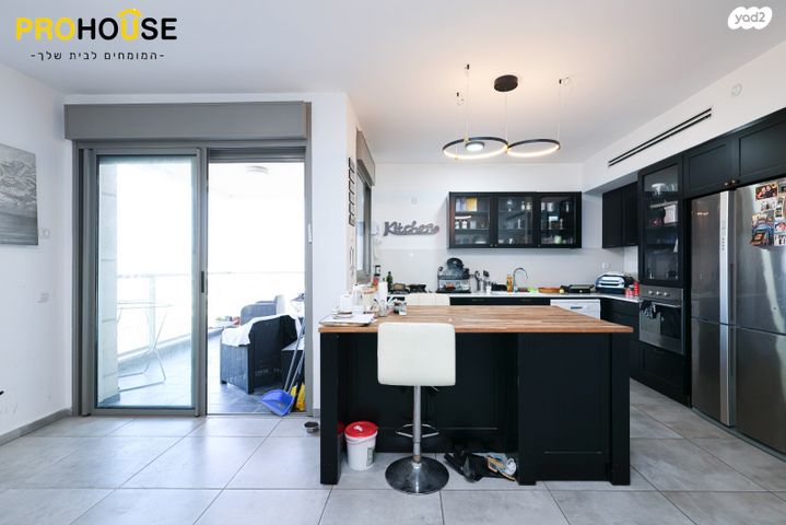 דירה, הרב יעקב טראב, עזרא, הארגזים, תל אביב יפו