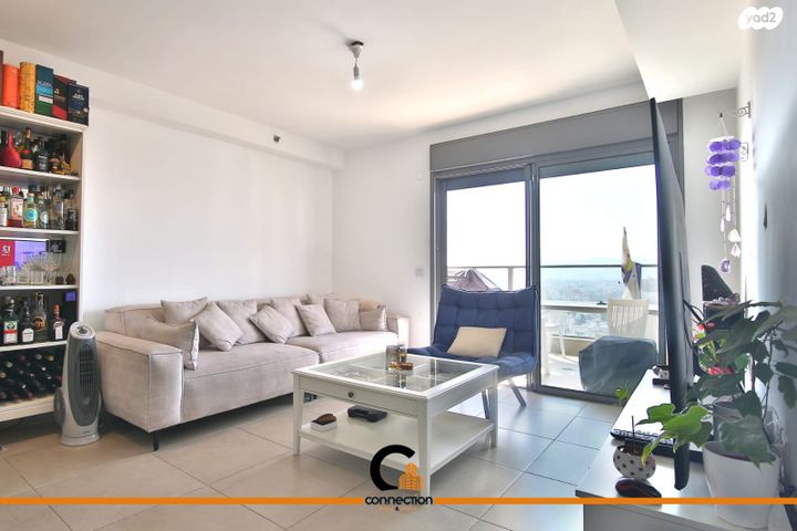 דירה, עפרה חזה, משכנות האומנים, קרית מוצקין