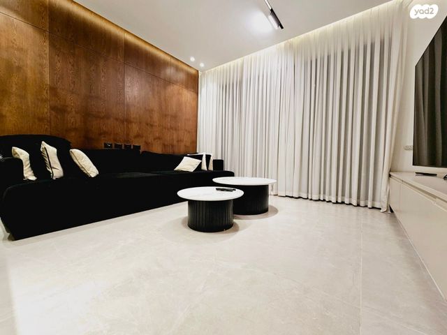 גג/ פנטהאוז, שדרות מנחם בגין 48, גבעת אולגה, חדרה