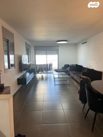 דירה, נעמי שמר, קרית אילון, חולון