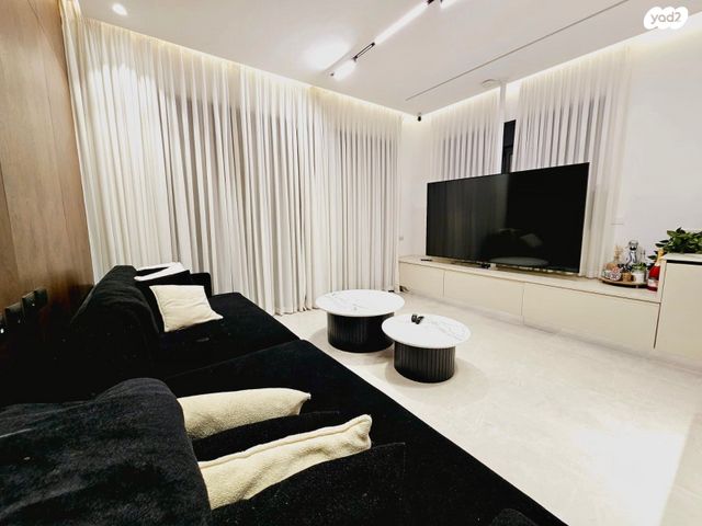 גג/ פנטהאוז, שדרות מנחם בגין 48, גבעת אולגה, חדרה