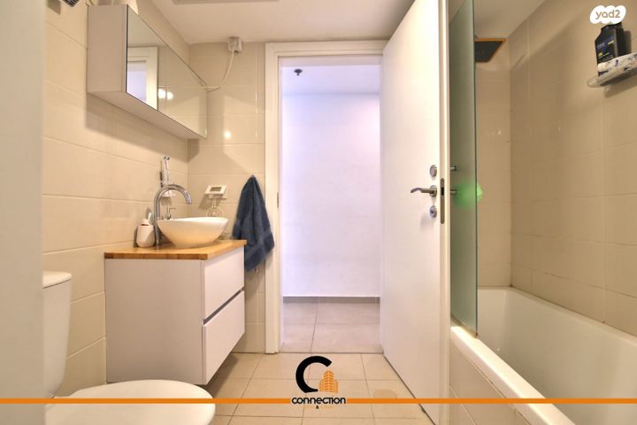 דירה, עפרה חזה, משכנות האומנים, קרית מוצקין