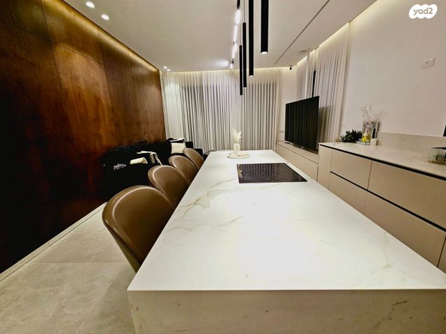 גג/ פנטהאוז, שדרות מנחם בגין 48, גבעת אולגה, חדרה