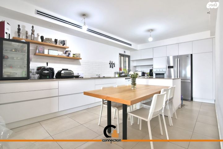 דירה, עפרה חזה, משכנות האומנים, קרית מוצקין