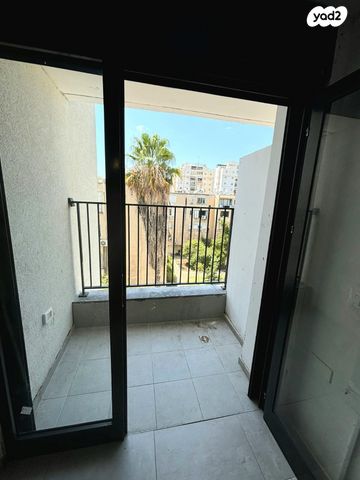 דירה, מעפילי אגוז 5, נווה חן, תל אביב יפו