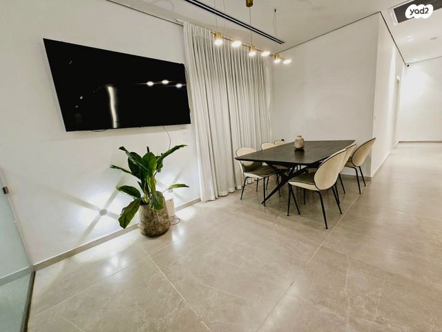 גג/ פנטהאוז, שדרות מנחם בגין 48, גבעת אולגה, חדרה