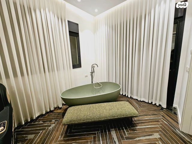 גג/ פנטהאוז, שדרות מנחם בגין 48, גבעת אולגה, חדרה