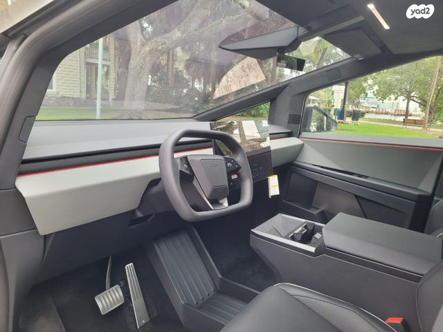 טסלה סייבטראק