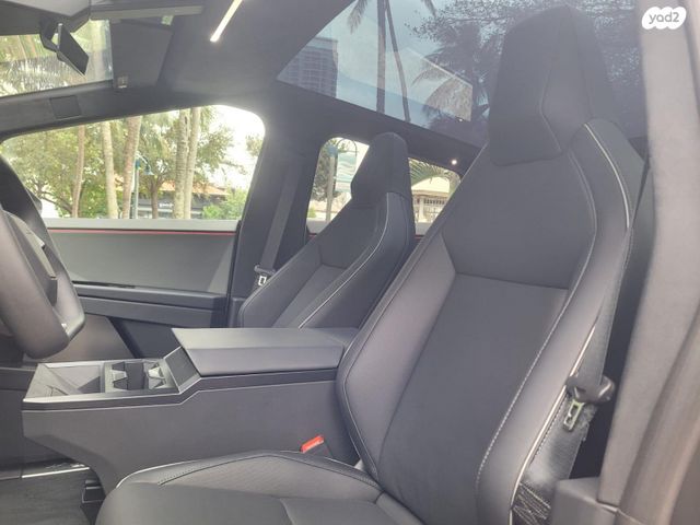 טסלה סייבטראק