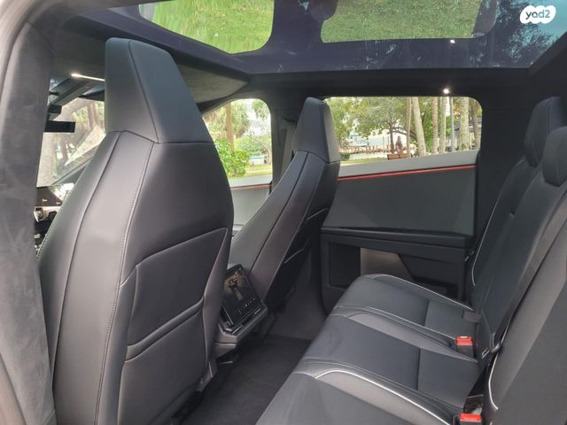 טסלה סייבטראק