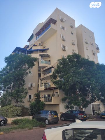 עין גב 5