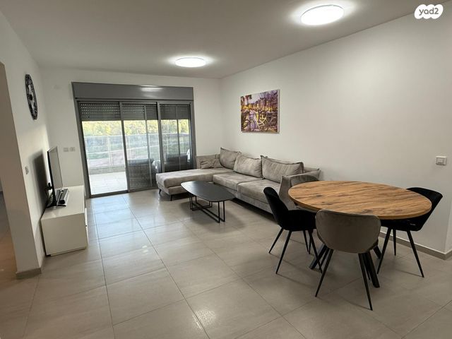 דירה, אהוד מנור, נאות אפק, אפקה, קרית ביאליק