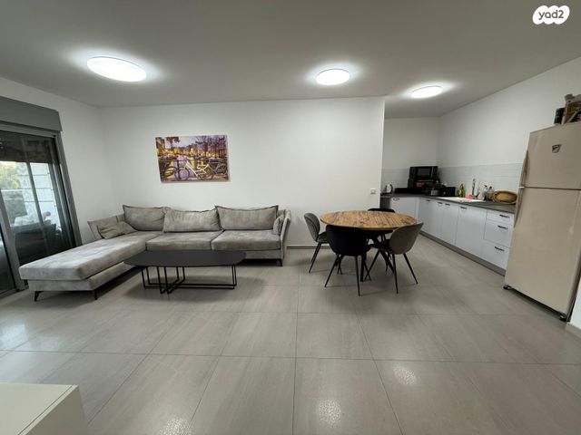 דירה, אהוד מנור, נאות אפק, אפקה, קרית ביאליק