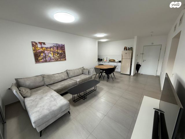 דירה, אהוד מנור, נאות אפק, אפקה, קרית ביאליק