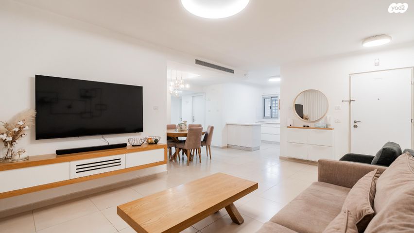 דירה, משה קהירי, רמות הרכס, באר שבע