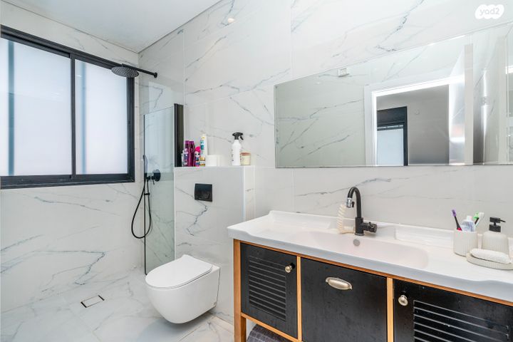 דו משפחתי, בילינסון 17, נווה חיים, חדרה