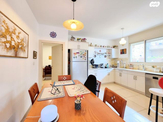 דירת גן, דרך הורדים, שאר העיר, כפר ורדים