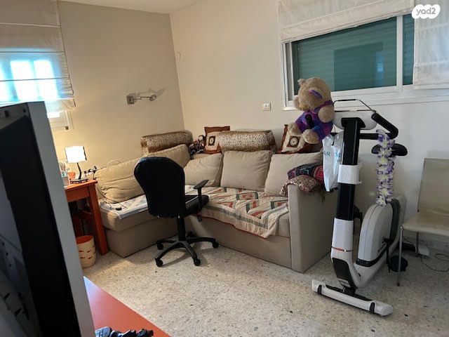 דו משפחתי, קיסריה