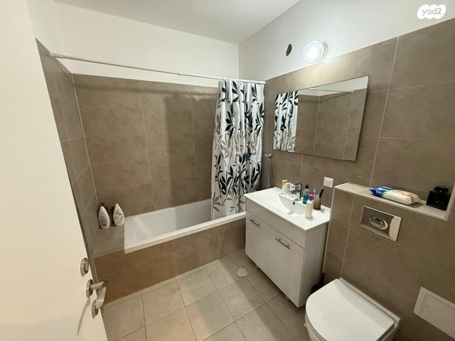 דירה, אהוד מנור, נאות אפק, אפקה, קרית ביאליק