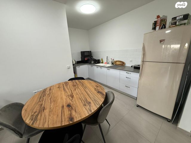 דירה, אהוד מנור, נאות אפק, אפקה, קרית ביאליק