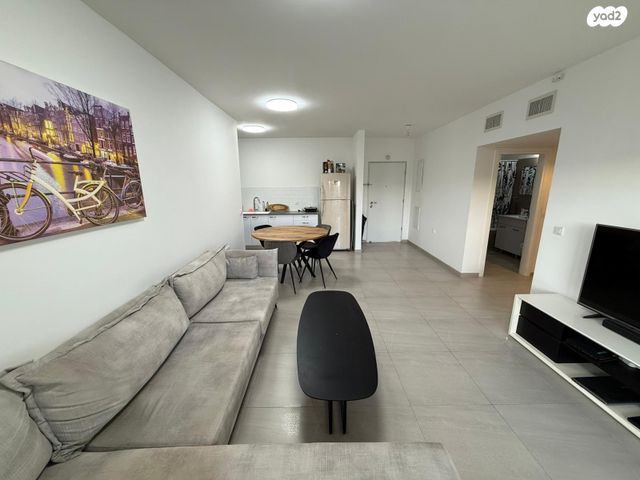 דירה, אהוד מנור, נאות אפק, אפקה, קרית ביאליק