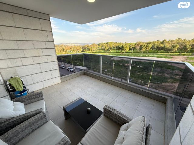 דירה, אהוד מנור, נאות אפק, אפקה, קרית ביאליק