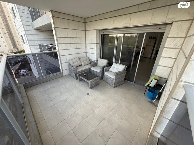 דירה, אהוד מנור, נאות אפק, אפקה, קרית ביאליק