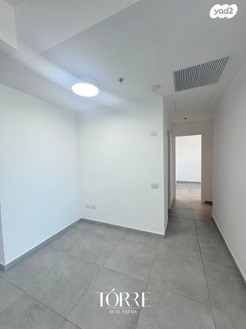 דירה, דרך מנחם בגין 158, מונטיפיורי, הרכבת, תל אביב יפו